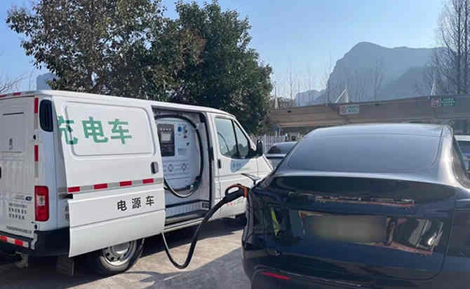 无为汽车搭电